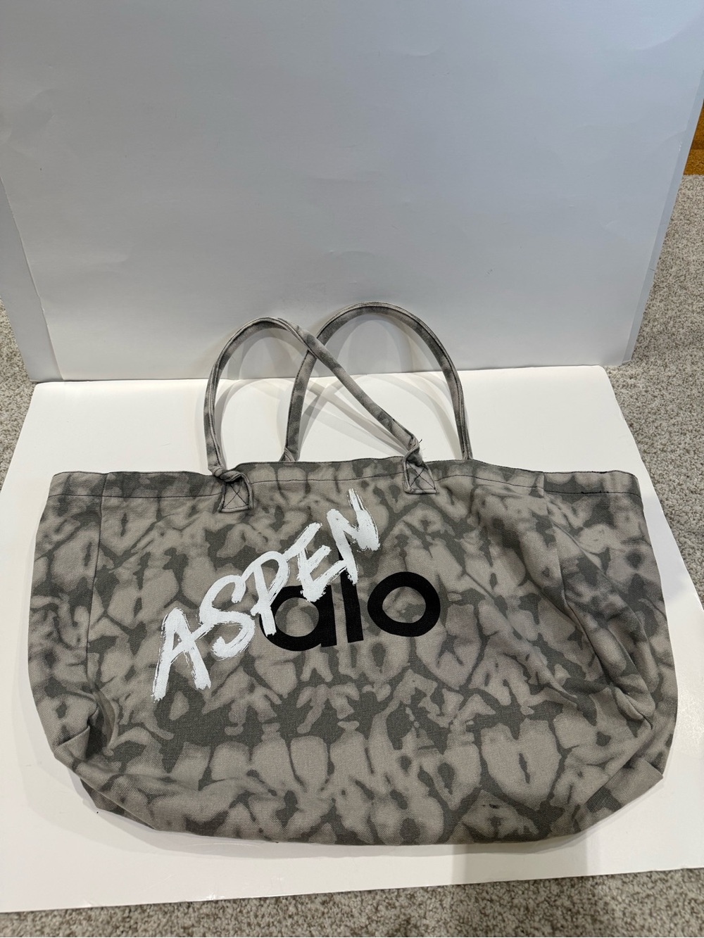 Alo Aspen Yoga Large Canvas Tie Dye Logo Tote Bag - Grey/White